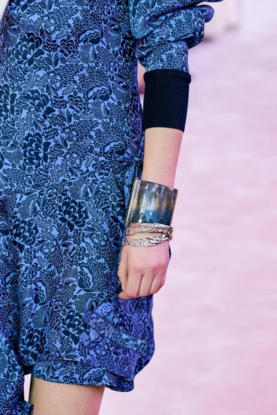 Look 76